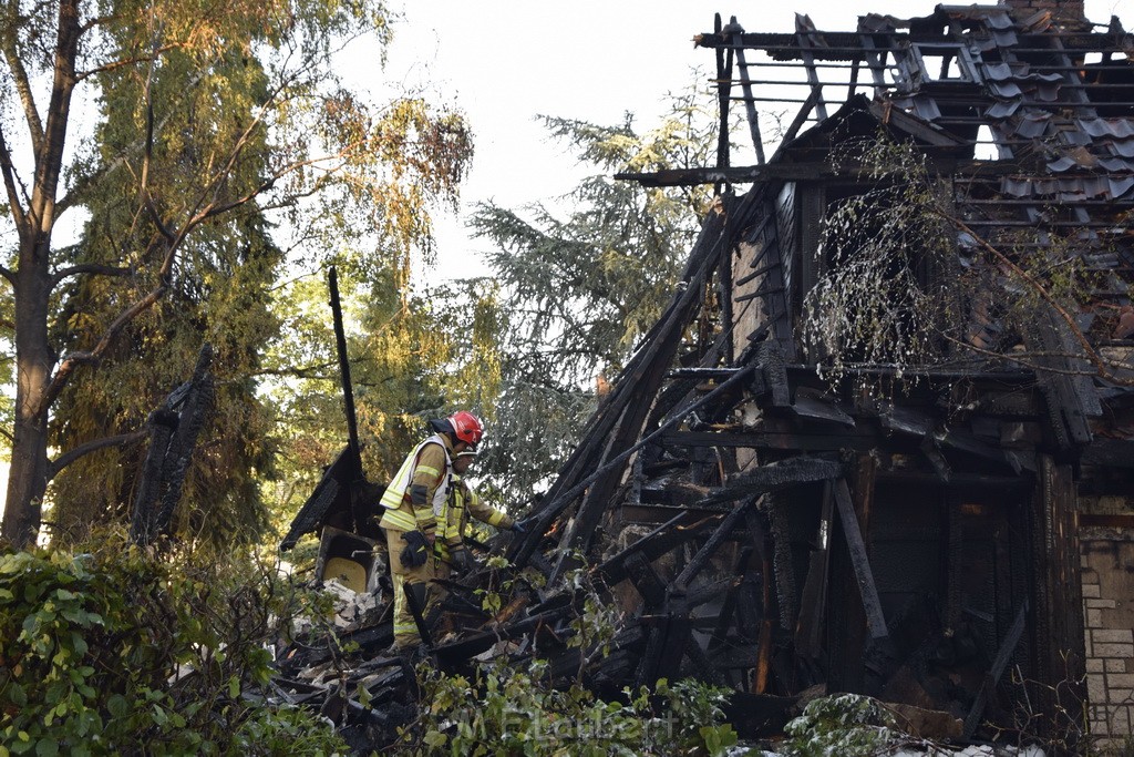 Grossfeuer Einfamilienhaus Siegburg Muehlengrabenstr P1097.JPG - Miklos Laubert